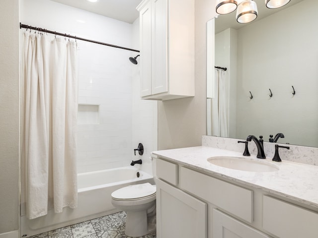 full bathroom featuring shower / bath combo with shower curtain, toilet, and vanity