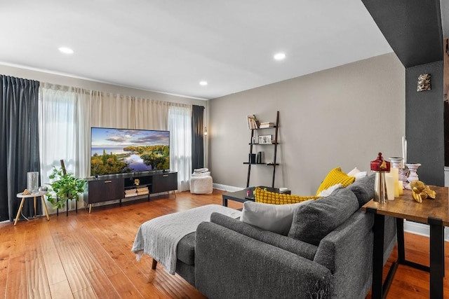 9009 N Plz Unit 118, Austin, TX 78753 - living area featuring light wood-type flooring, recessed lighting, and baseboards