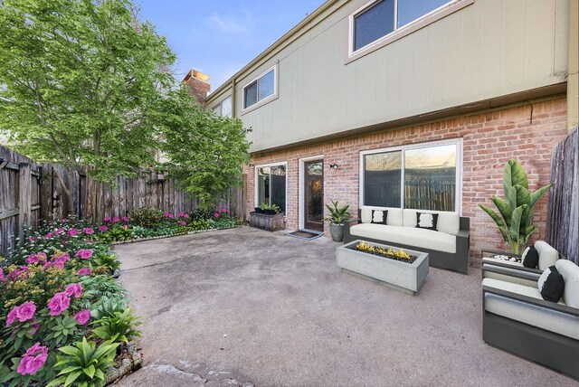 9009 N Plz Unit 118, Austin, TX 78753 - fenced backyard with outdoor lounge area and a patio area
