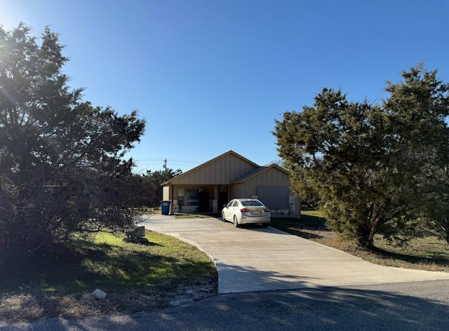 view of front facade with a garage