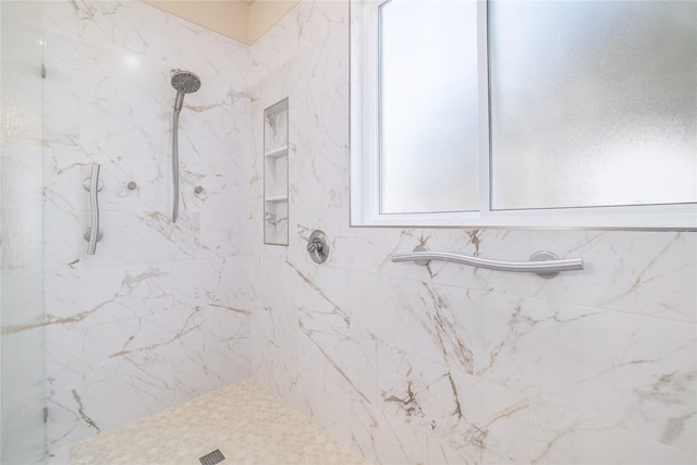 bathroom featuring a tile shower