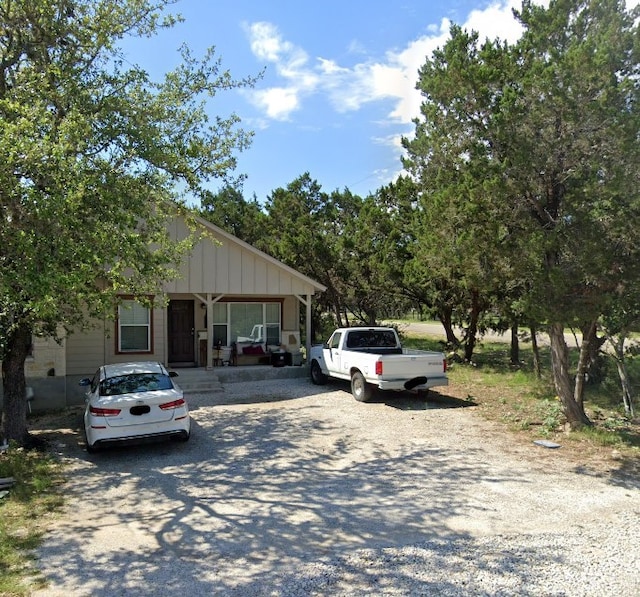 view of front of property featuring covered porch