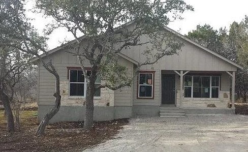 view of front facade