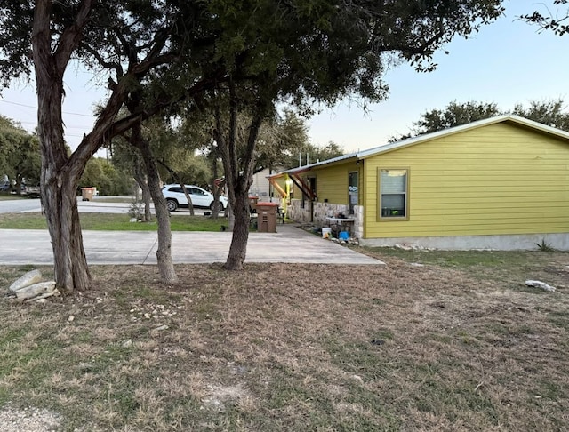 view of yard with a patio area