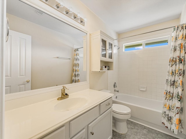 full bathroom featuring shower / tub combo with curtain, vanity, and toilet