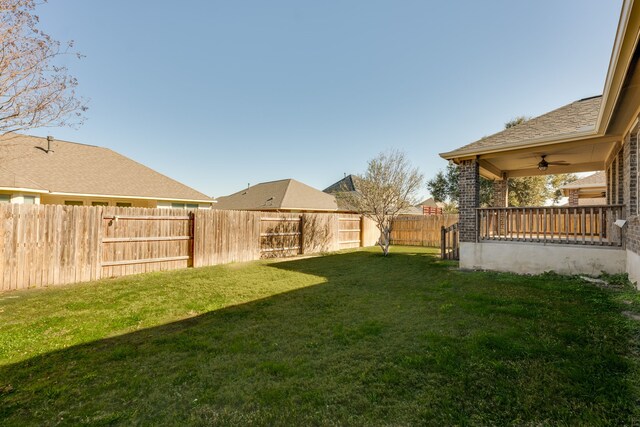 view of yard featuring ceiling fan