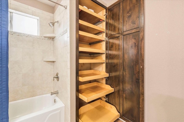 bathroom featuring shower / tub combo