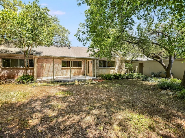 view of front of house featuring a front yard and a patio