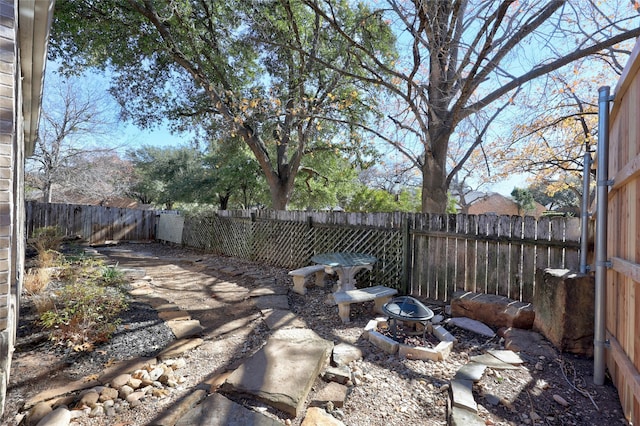 view of yard featuring an outdoor fire pit