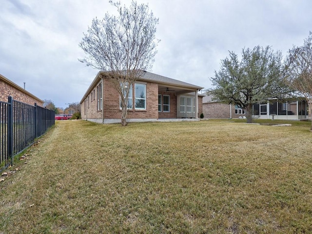 ranch-style house featuring a front yard