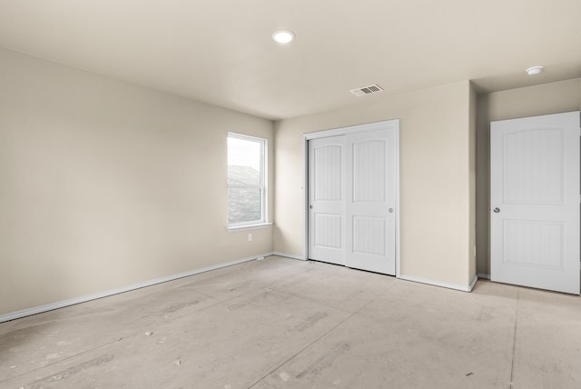 unfurnished bedroom featuring a closet