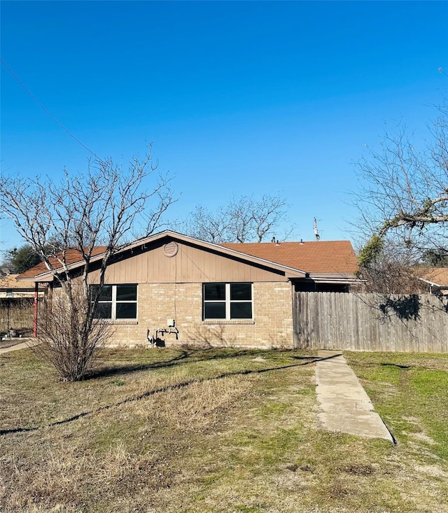 exterior space featuring a yard