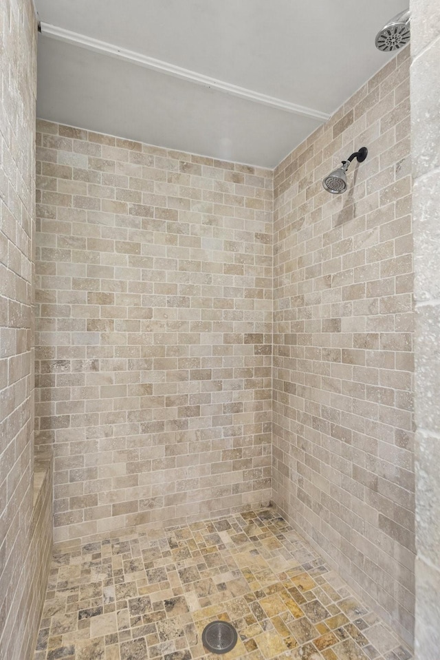 bathroom featuring tiled shower