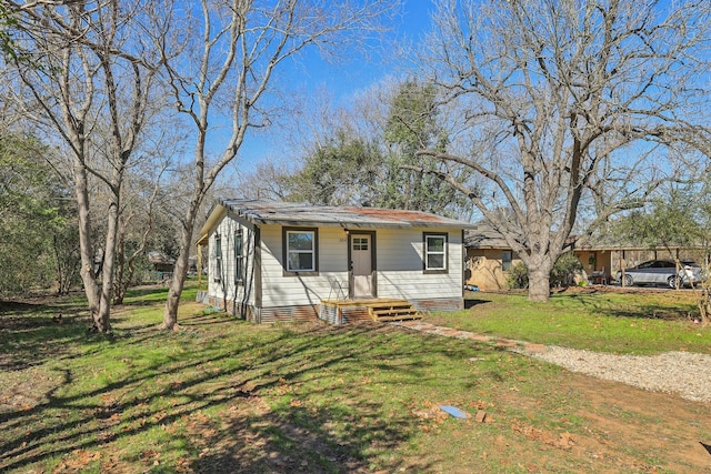 view of front of home with a front lawn