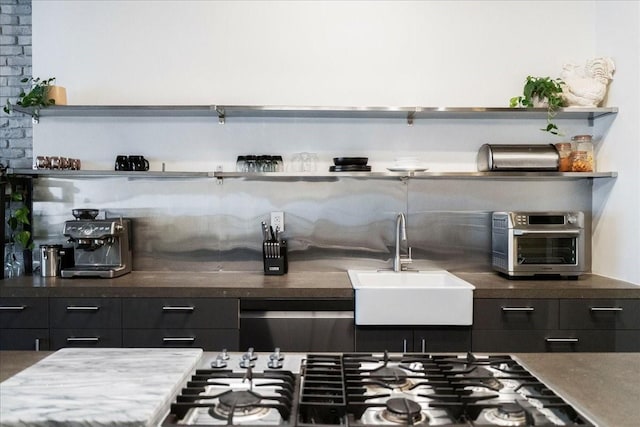 kitchen with sink and gas cooktop