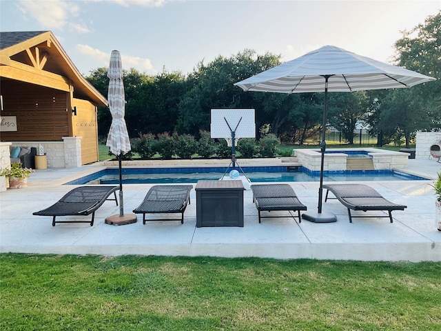 view of swimming pool with an in ground hot tub and a patio area