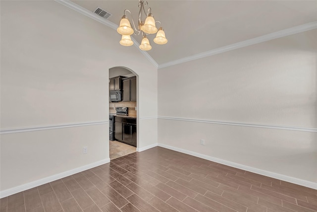 unfurnished room with ornamental molding and a notable chandelier