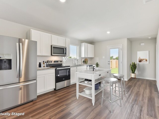 249 Boatright Blvd, Jarrell, TX 76537 - kitchen featuring stainless steel appliances, a sink, dark wood-style floors, light countertops, and white cabinets
