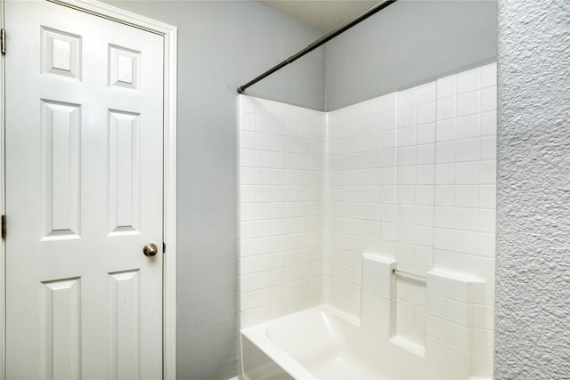 bathroom with tub / shower combination