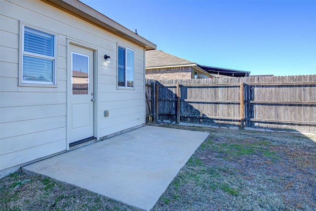 view of yard with a patio area