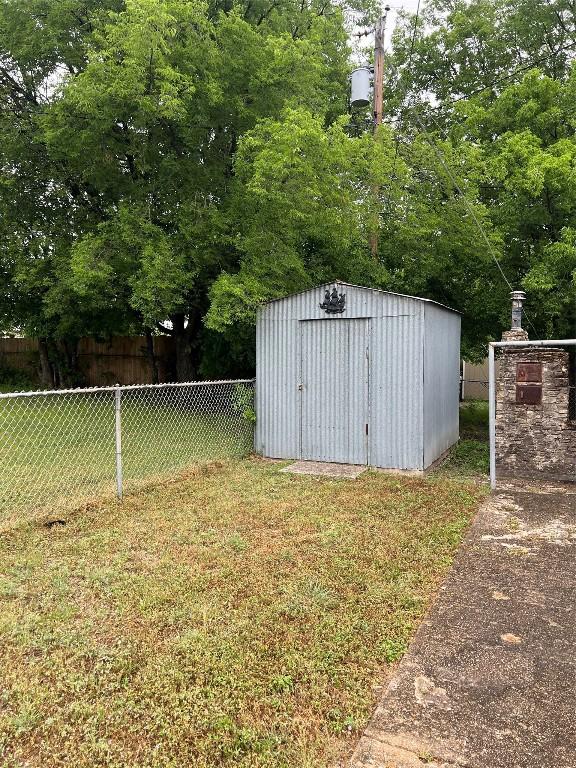 view of outdoor structure with a yard