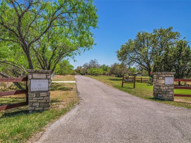 Listing photo 2 for 200 Soda Creek Rd, Spicewood TX 78669