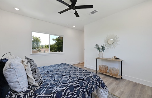 bedroom with light wood-style flooring, recessed lighting, visible vents, and baseboards