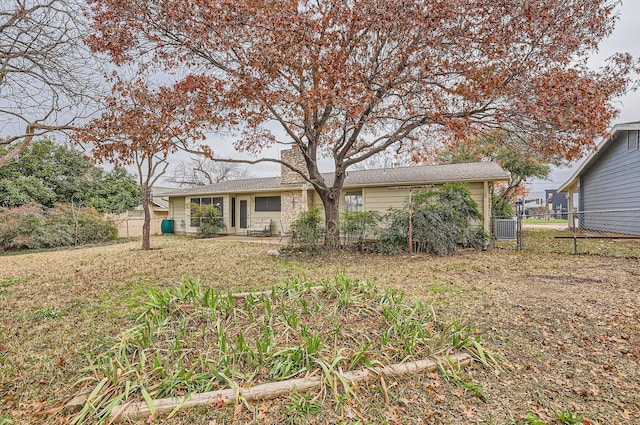 back of house featuring a yard