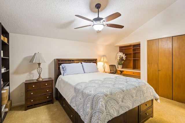 bedroom with light carpet, a textured ceiling, lofted ceiling, and ceiling fan