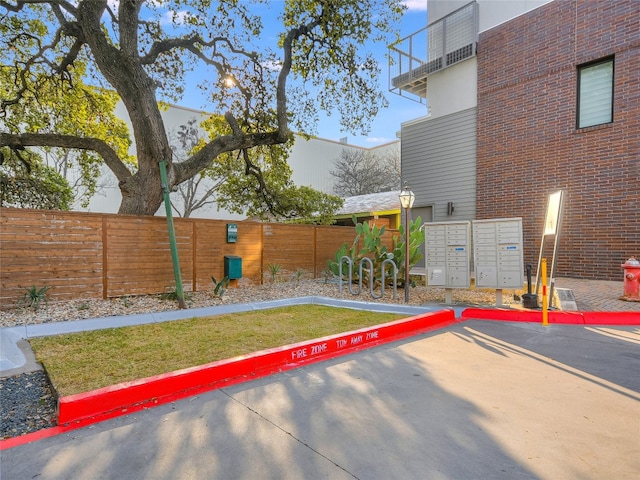 1702 S Lamar Blvd Unit 22, Austin, TX 78704 - view of yard with mail area