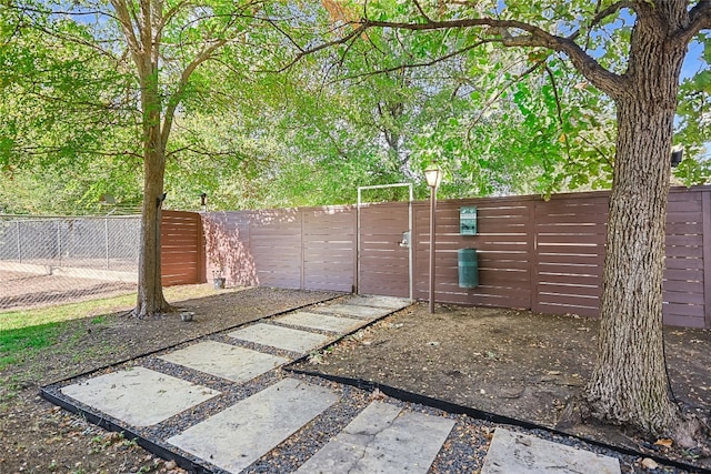 1702 S Lamar Blvd Unit 22, Austin, TX 78704 - view of yard