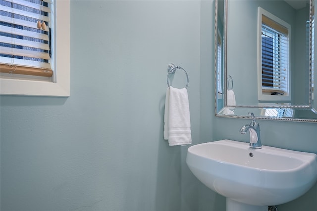1702 S Lamar Blvd Unit 22, Austin, TX 78704 - bathroom featuring a sink