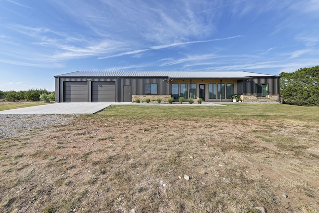 view of front of house with a garage and a front yard