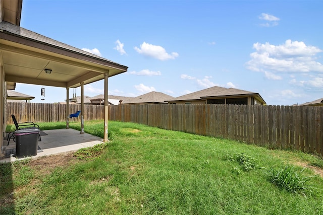 view of yard featuring a patio