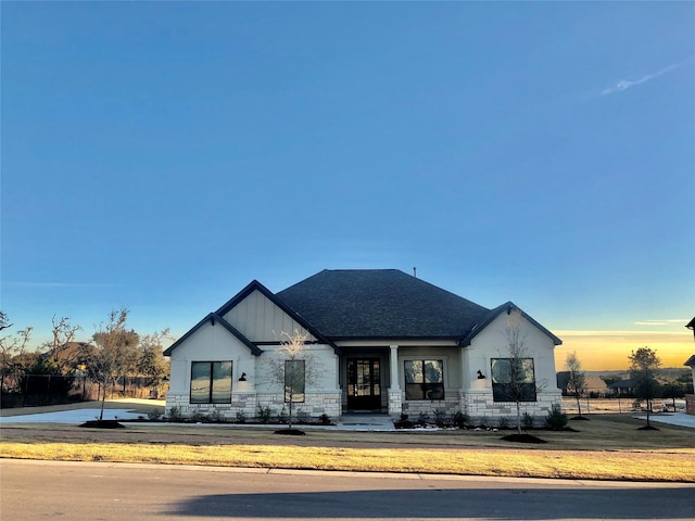 view of modern farmhouse style home