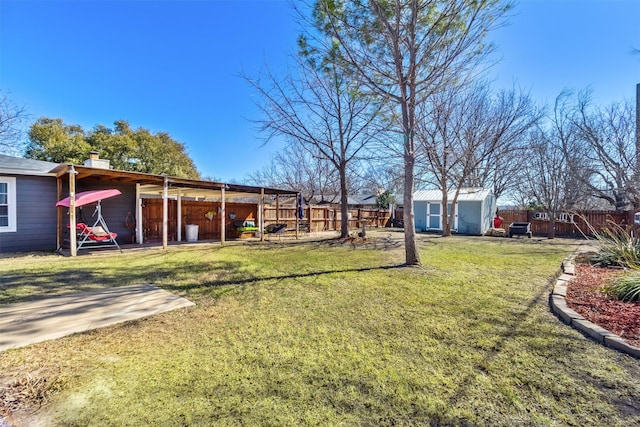 view of yard with a shed