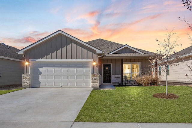 view of front of house featuring a garage and a lawn