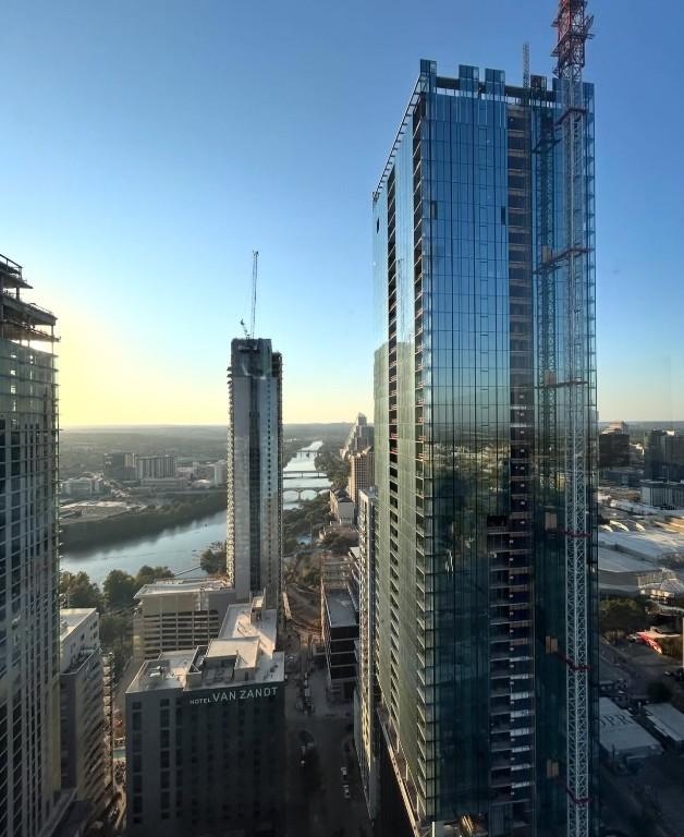 610 Davis St Unit 3105, Austin, TX 78701 - city view with a large body of water