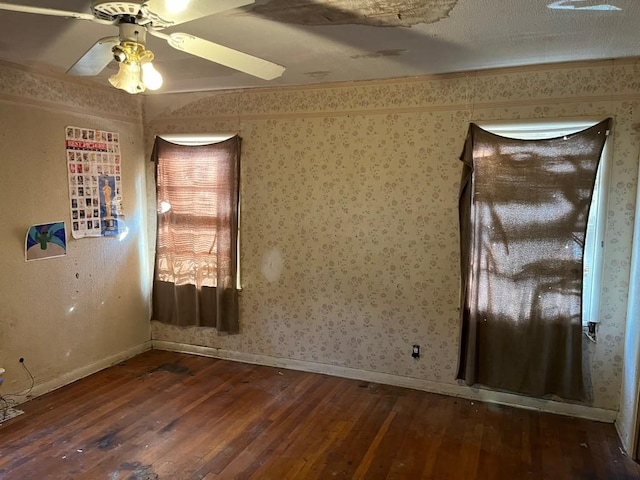 empty room with hardwood / wood-style floors, crown molding, and ceiling fan