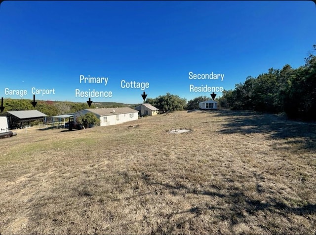 view of yard featuring a rural view