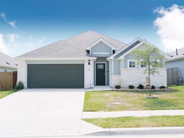 view of front facade featuring a garage and a front yard