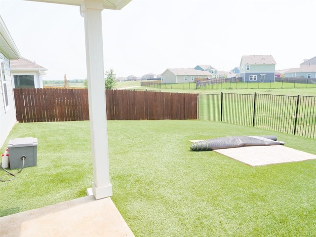 view of yard featuring a patio