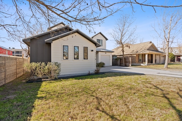 view of front facade with a garage and a front lawn