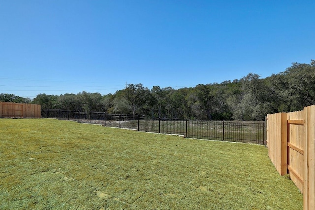 view of yard featuring a fenced backyard