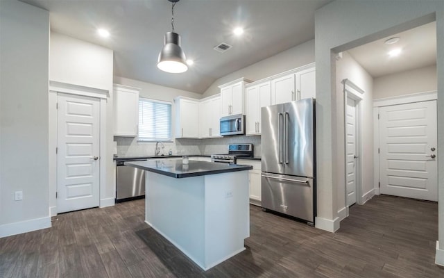 1905 Standing Tall Dr Unit 40, Leander, TX 78641 - kitchen with stainless steel appliances, a sink, a kitchen island, white cabinets, and lofted ceiling