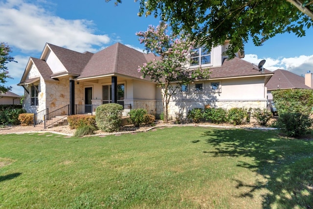 view of front of house featuring a front lawn