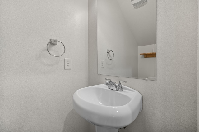 bathroom featuring sink