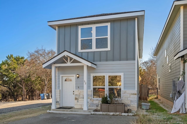 view of front of property