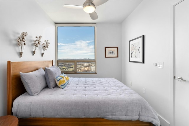 bedroom with ceiling fan