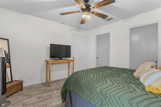 bedroom featuring ceiling fan